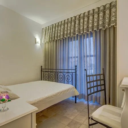 Fora מלון אלאקאטי