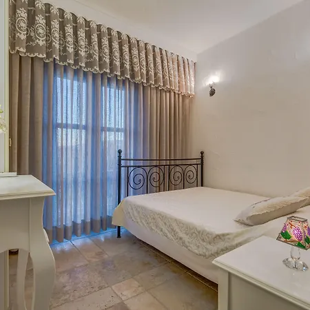 Fora מלון אלאקאטי