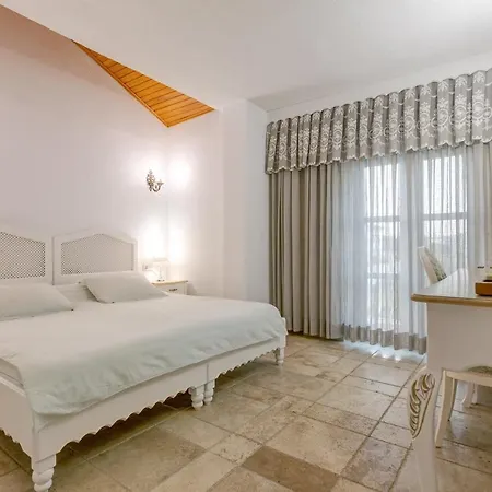 Fora 2* אלאקאטי