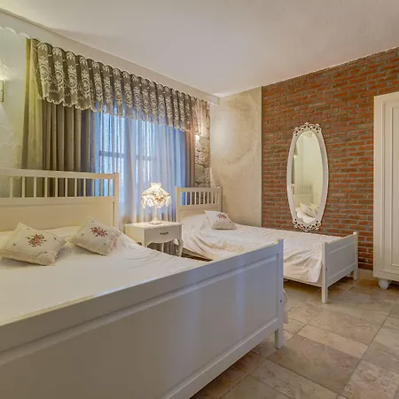Hotel Fora 2*