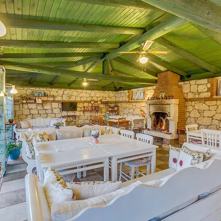 Fora 2* אלאקאטי