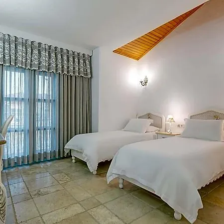 Hotel Fora 2*